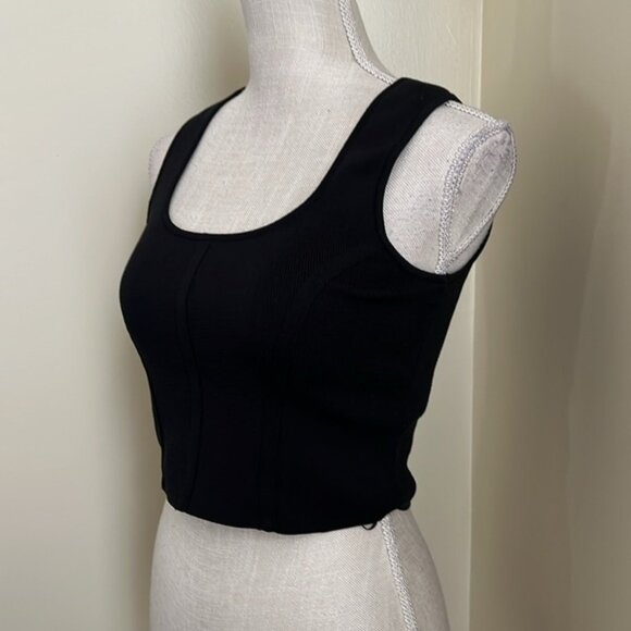 Boutique Black Sleeveless Crop Top - Picture 4 of 9